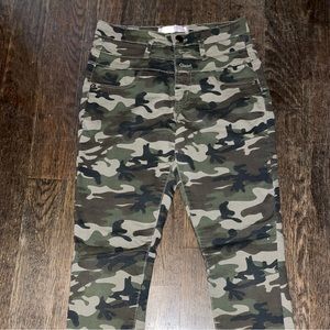Cute army style pants.